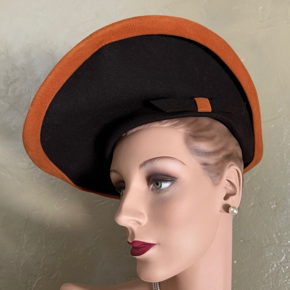 ASTOUNDING 1940s\' BROWN FELT WIDE BRIM FEDORA WITH ORANGE FELT EDGING. main image 10